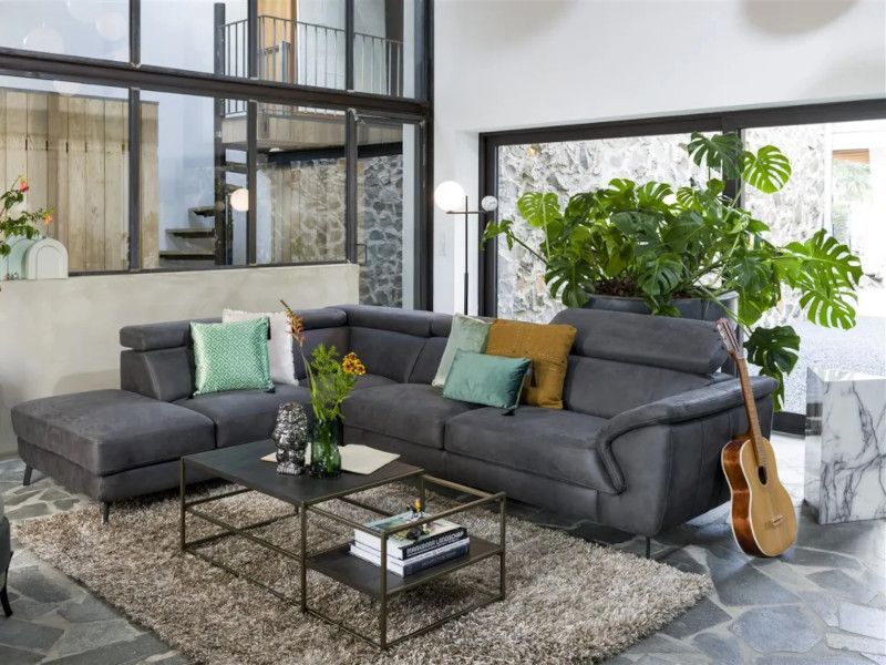 Sofa und Couchtisch von Henders und Hazel